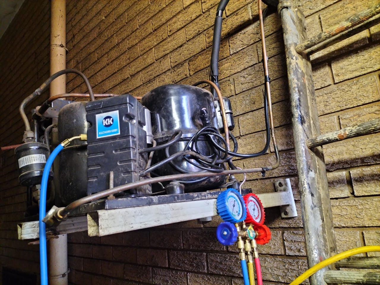 Compressor regassing and servicing